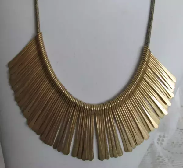 Beautiful Stella & Dot Gold Colored Metal Necklace.