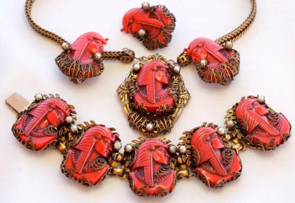 Bracelet, necklace and brooch made of copper with plastic inserts in the form of a pharaoh's profile.