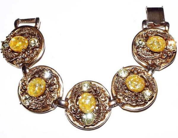 Bracelet with amber.