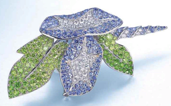 Brooch emeralds and alexandrites.