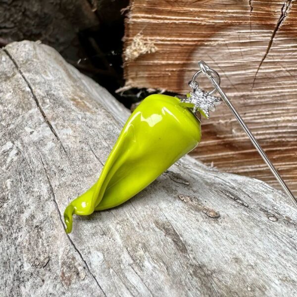 Brooch needle with GREEN PEPPER made of Murano glass, PROBLEK Glass Workshop store by Alena Vorman.