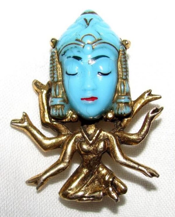Brooch with gilding and enamel.