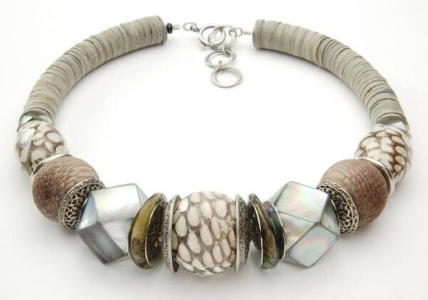 Choker made of leather and beads.