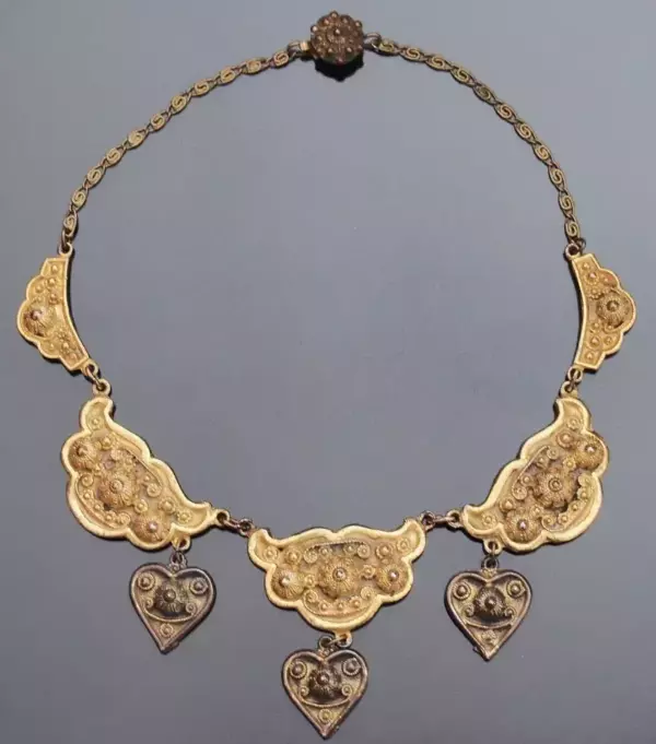 ETRUSCEANA Rice Weiner Vintage Etruscan Necklace Ornate 1941s Signed.