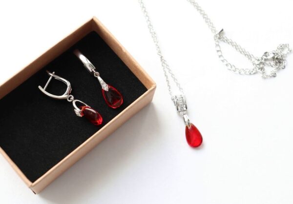 Earrings and chain with a drop of Murano glass, Goncharova Julia shop.