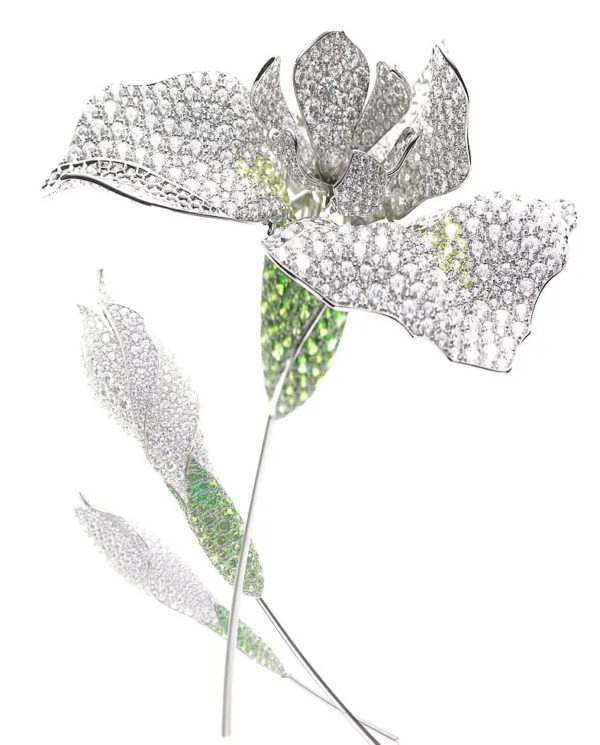 Flower in pavé technique.
