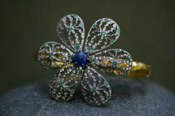Flower ring.