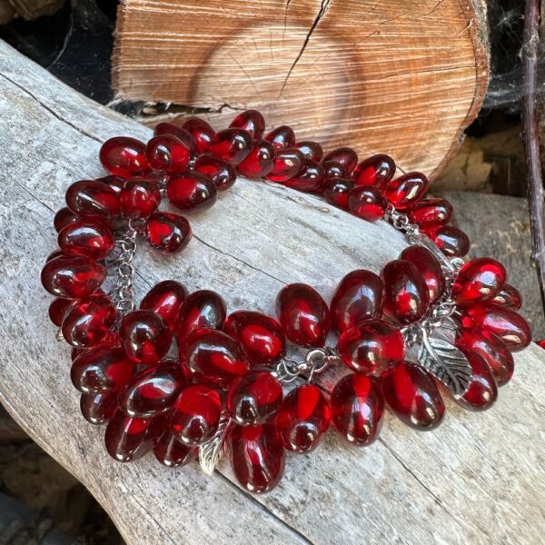 Garnet bracelet made of Murano glass, PROBLESK Glass Workshop by Alena Vorman.
