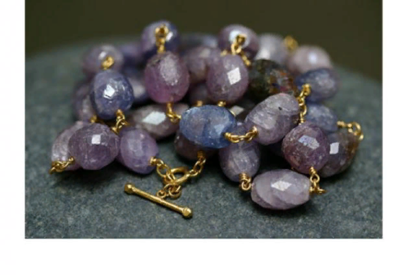 Gold necklace with amethysts.