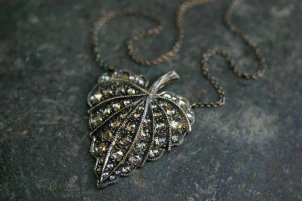 Leaf pendant.