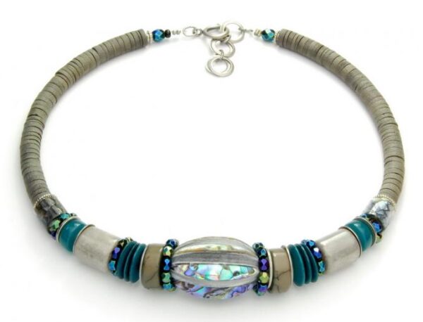 Necklace made of leather, buttons and beads.