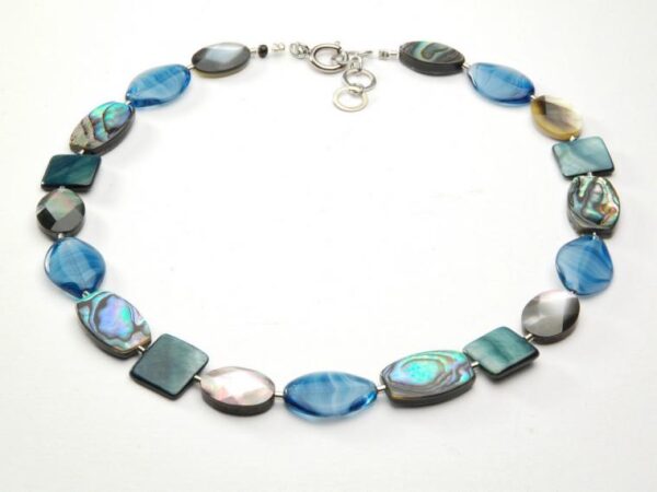 Necklace made of mother of pearl flat stones.