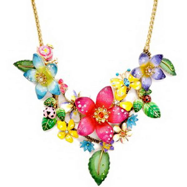 Necklace with enamel flowers.