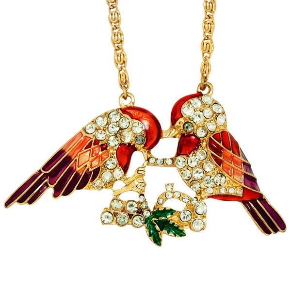Necklace with enameled parrots.