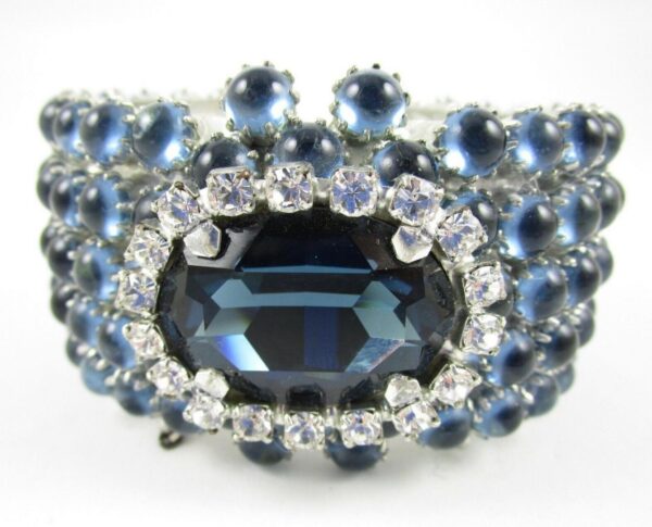 STUNNING HUGE RODRIGO OTAZU SAPPHIRE RHINESTONE “RUNWAY” CLAMPER BRACELET. STUNNING HUGE RODRIGO OTAZU SAPPHIRE RHINESTONE “RUNWAY” CLAMPER BRACELET.