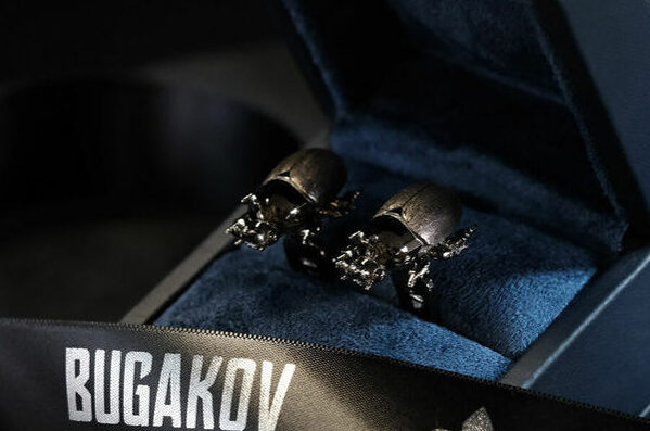 Scarab cufflinks made of 925 silver with dark rhodium plating.