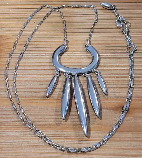 Stella and Dot Retired Nahla Silver Toned Necklace 30 Inches.
