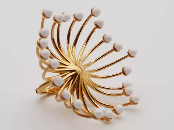 The ring is decorated with a large snowflake with pearls.