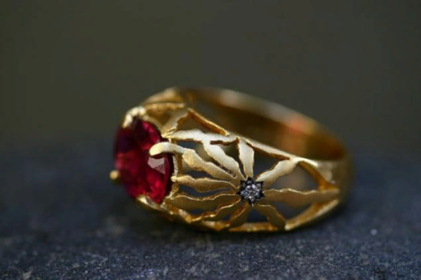 The ring that Ravenna wore shortly before her wedding sparkles with beauty.