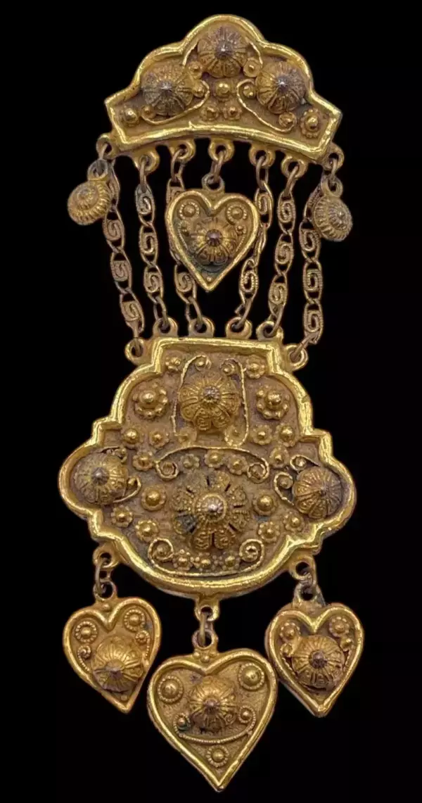 Vintage Signed Etrusceana Pin Brooch Rice Weiner Etruscan Revival Dangle Charms.