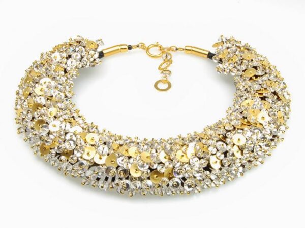 Voluminous choker made of sequins and beads.