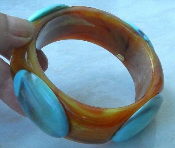 YOCHI Signet, Chunky LUCITE BRACELET. YOCHI Signet, Chunky LUCITE BRACELET.